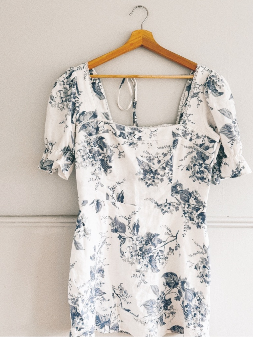 REFORMATION > Evianna Linen Dress
